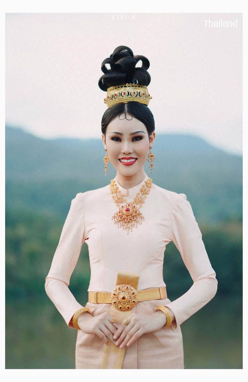 Thai National Costume and 70s Makeup & Hairstyle by Sakunjan | THAILAND 🇹🇭