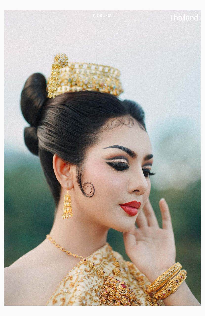 Thai National Costume and 70s Makeup & Hairstyle by Sakunjan | THAILAND 🇹🇭