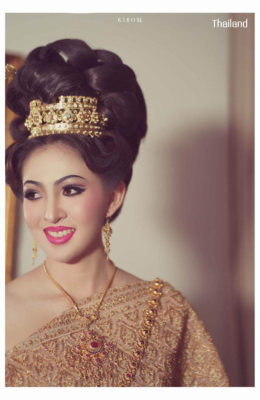 Thai National Costume and 70s Makeup & Hairstyle by Sakunjan | THAILAND 🇹🇭