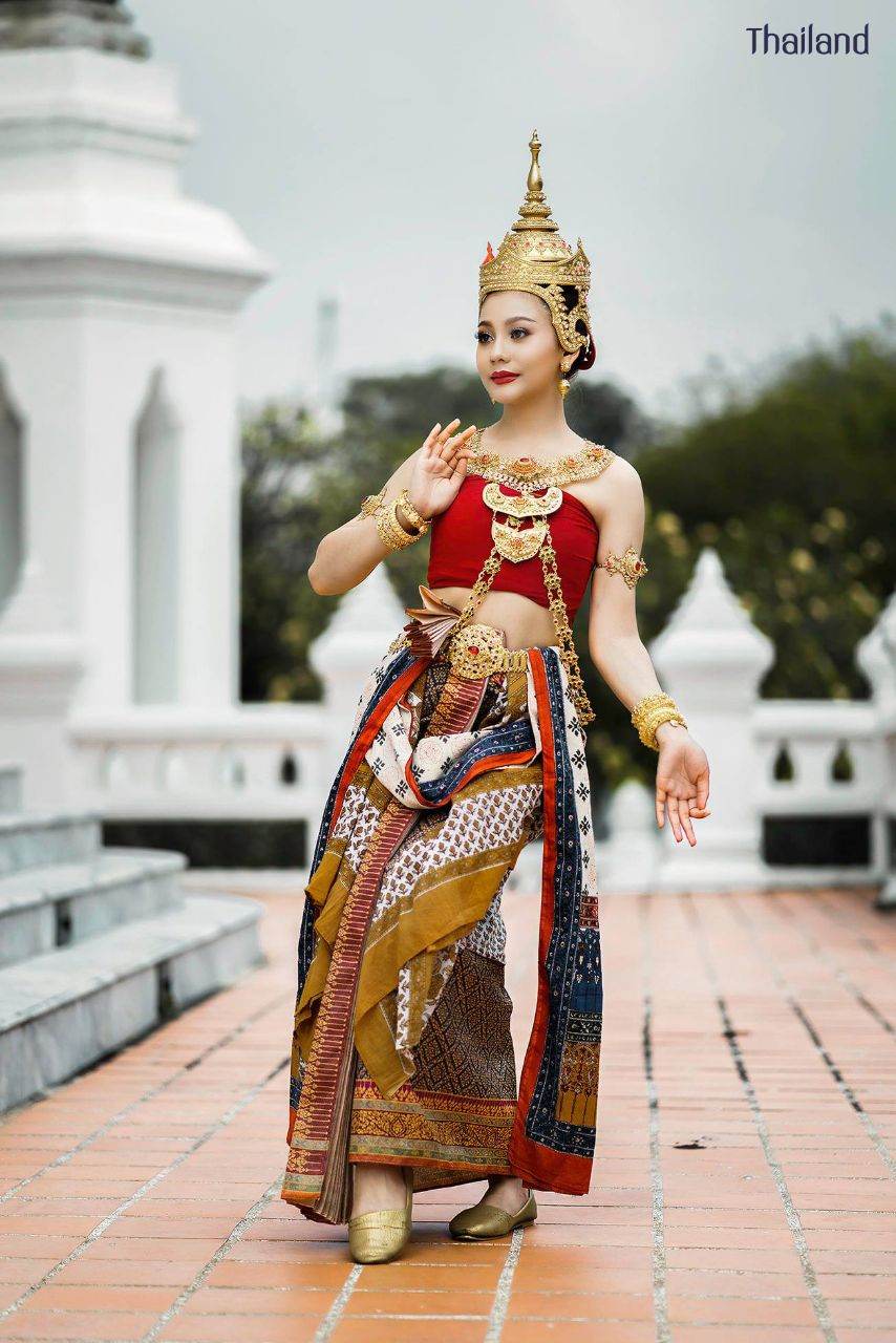 Loy Krathong Festival and The Beautiful of Sukhothai Costume | THAILAND 🇹🇭