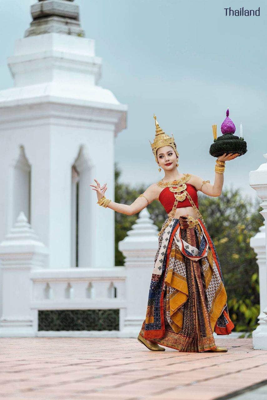 Loy Krathong Festival and The Beautiful of Sukhothai Costume | THAILAND 🇹🇭