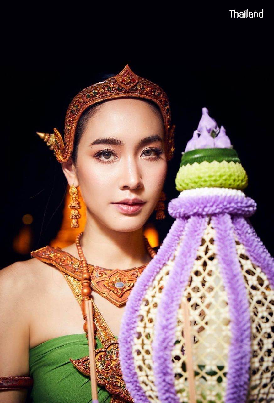 The Beautiful of Sukhothai Costume and Loy Krathong Festival | THAILAND 🇹🇭