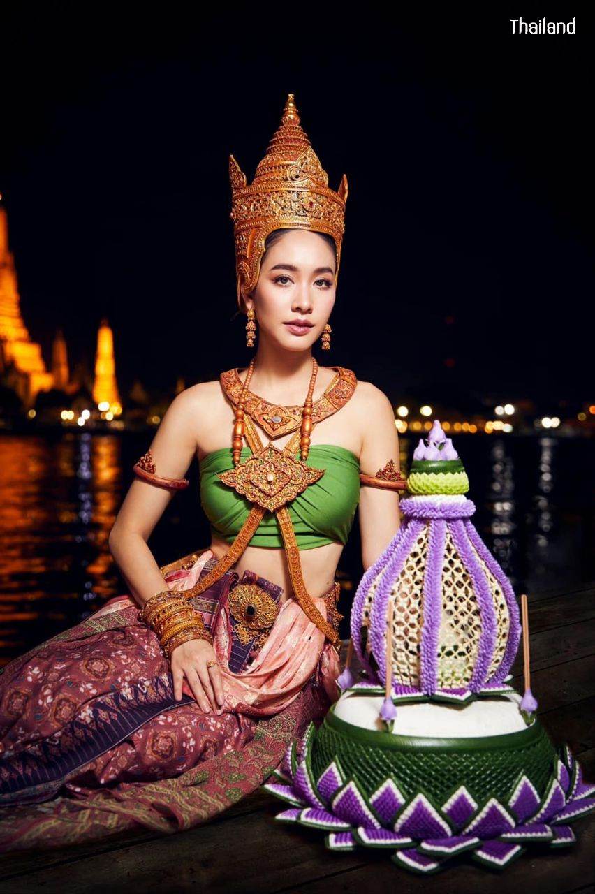 The Beautiful of Sukhothai Costume and Loy Krathong Festival | THAILAND 🇹🇭
