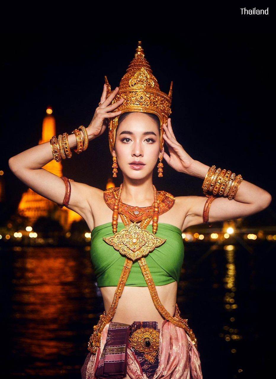 The Beautiful of Sukhothai Costume and Loy Krathong Festival | THAILAND 🇹🇭