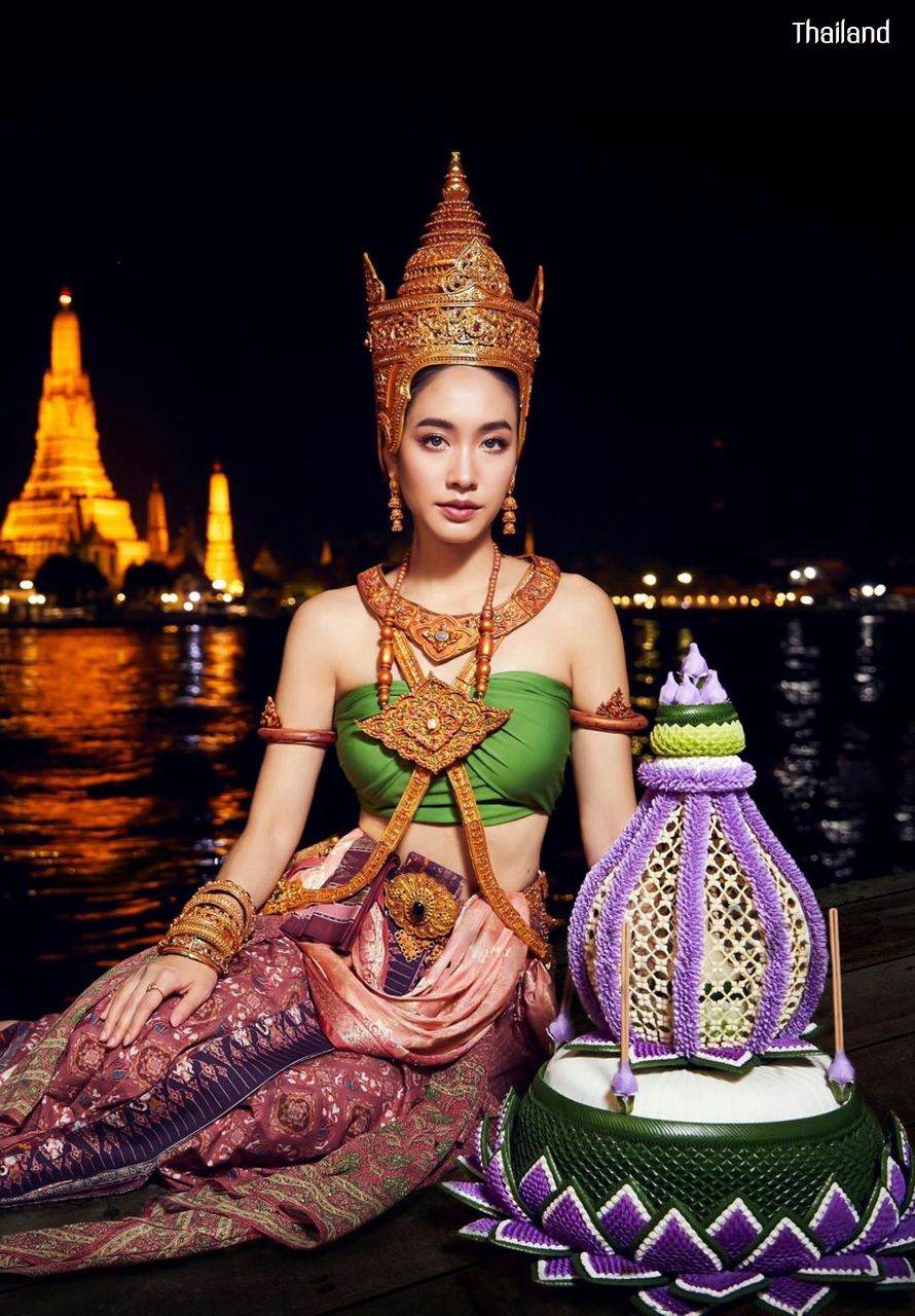 The Beautiful of Sukhothai Costume and Loy Krathong Festival | THAILAND 🇹🇭