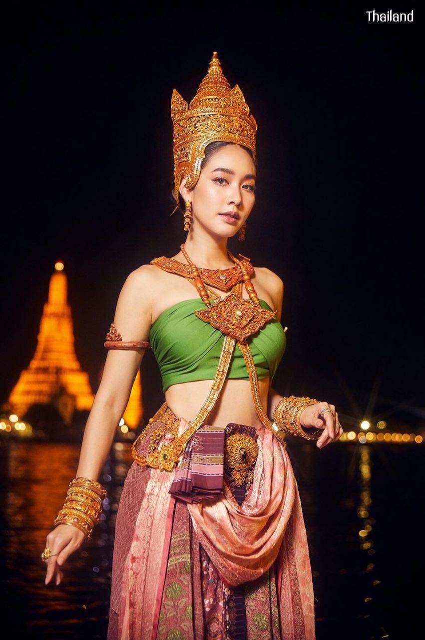 The Beautiful of Sukhothai Costume and Loy Krathong Festival | THAILAND 🇹🇭
