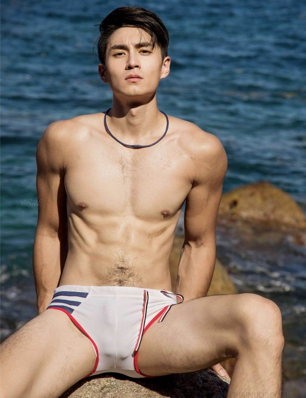 หนุ่มหล่อขึ้นปก 1042.2