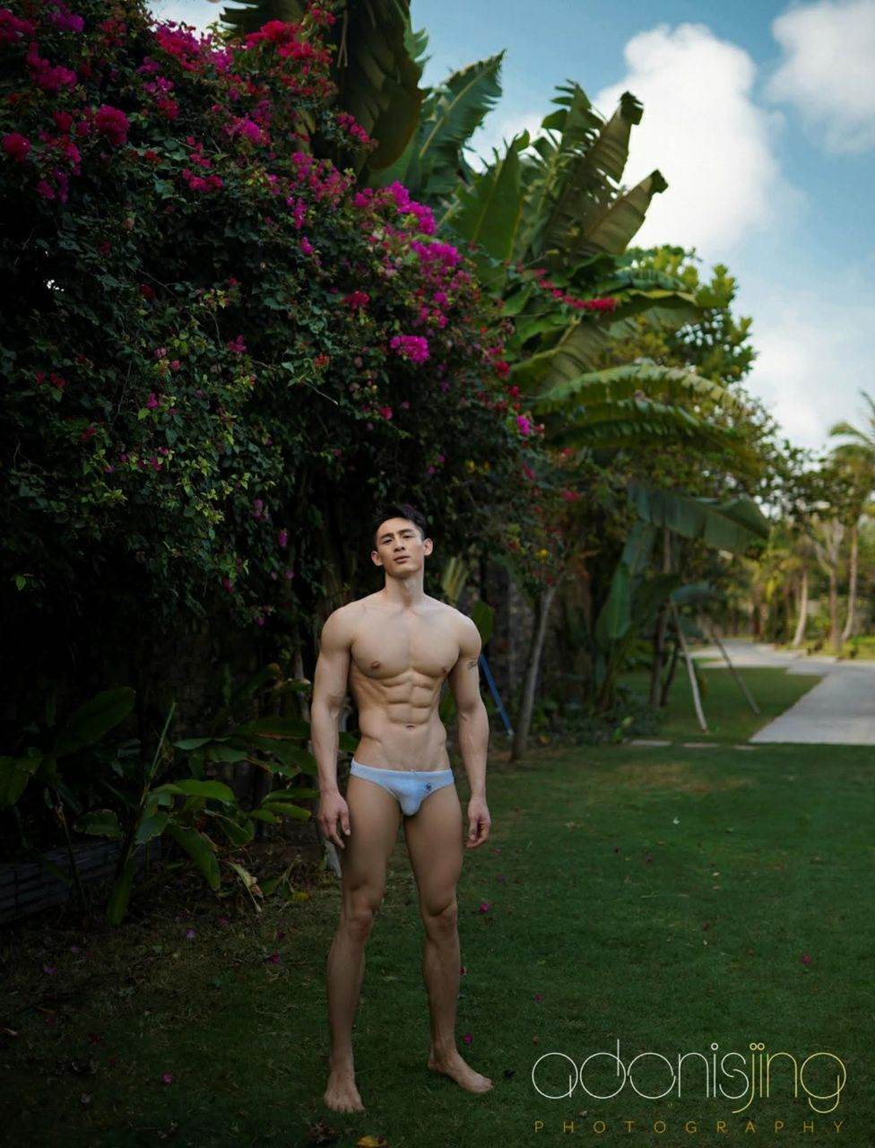 หนุ่มหล่อขึ้นปก 1044.2