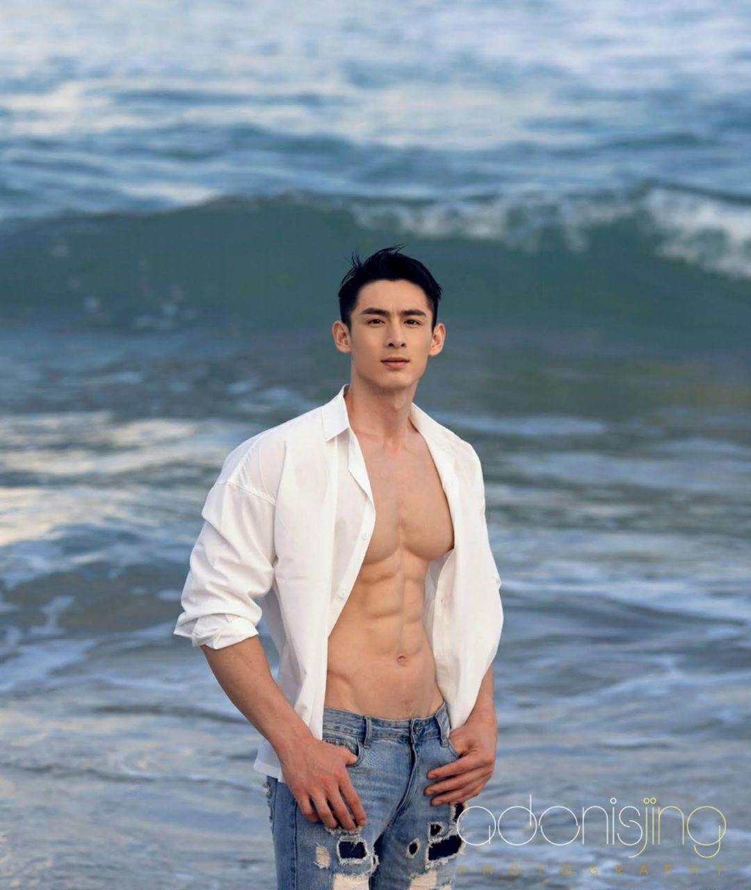 หนุ่มหล่อขึ้นปก 1044.2