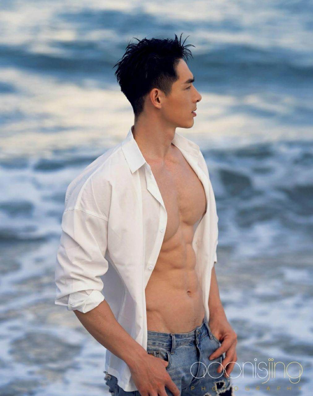 หนุ่มหล่อขึ้นปก 1044.2