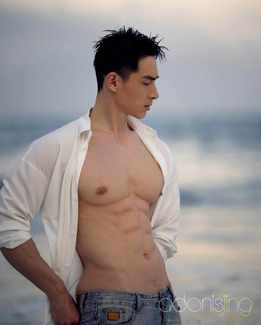 หนุ่มหล่อขึ้นปก 1044.2