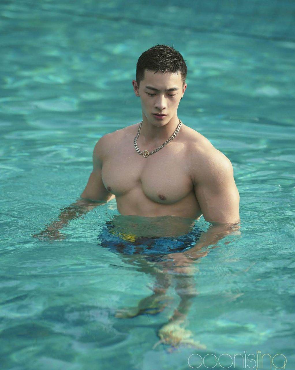หนุ่มหล่อขึ้นปก 1045.2
