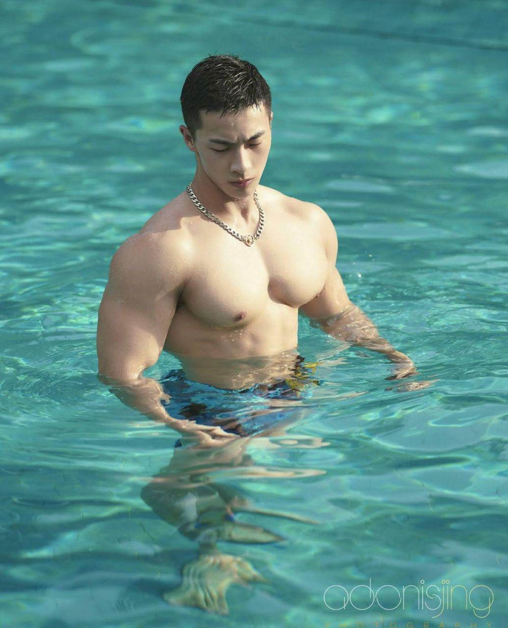 หนุ่มหล่อขึ้นปก 1045.2