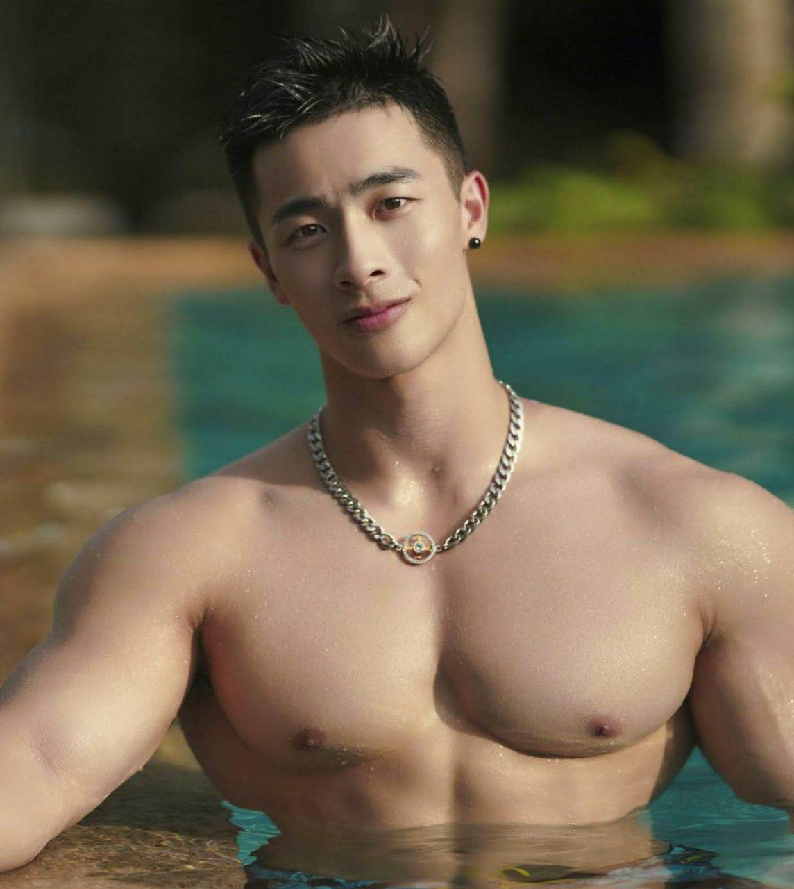 หนุ่มหล่อขึ้นปก 1045.2