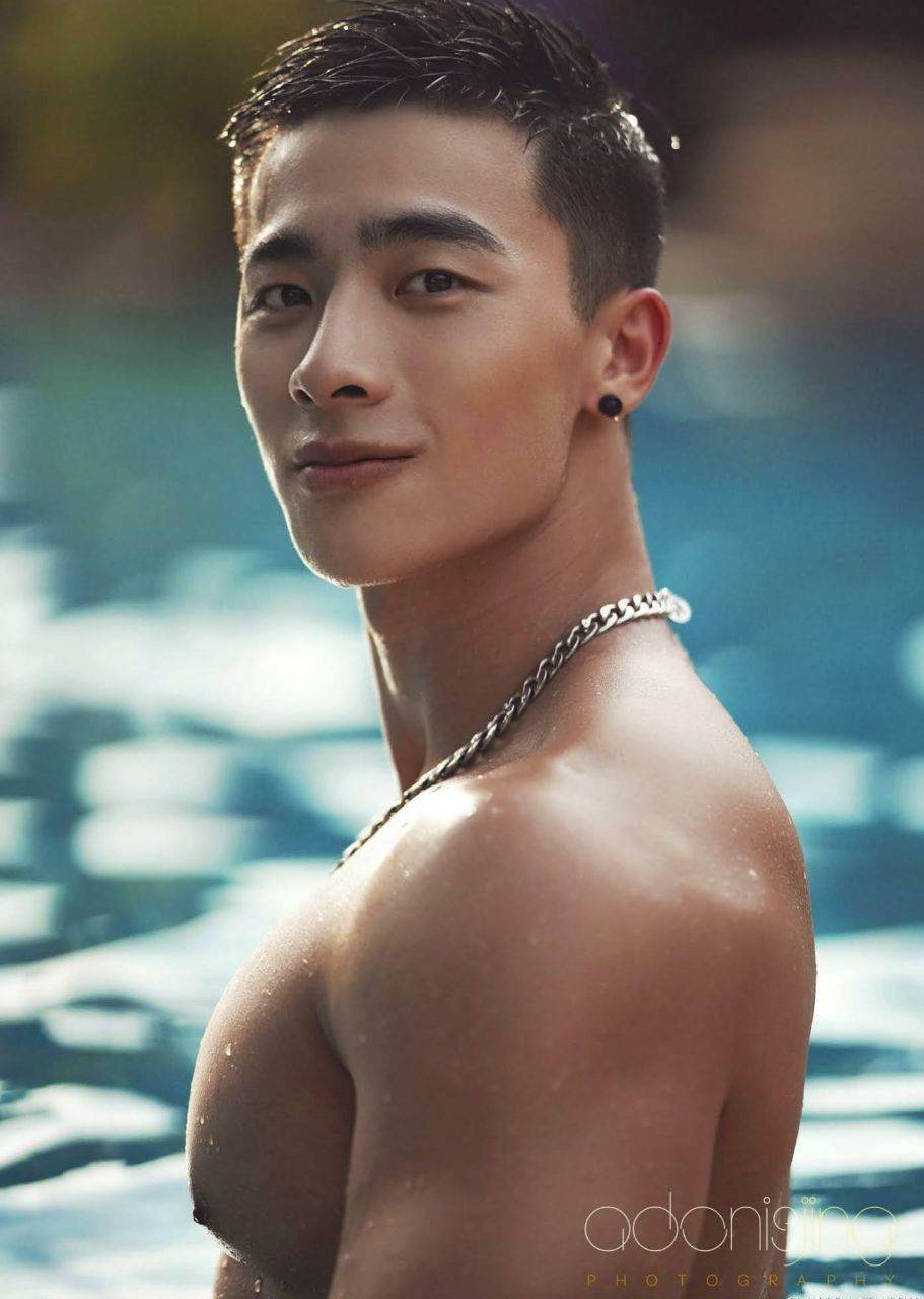 หนุ่มหล่อขึ้นปก 1045.2