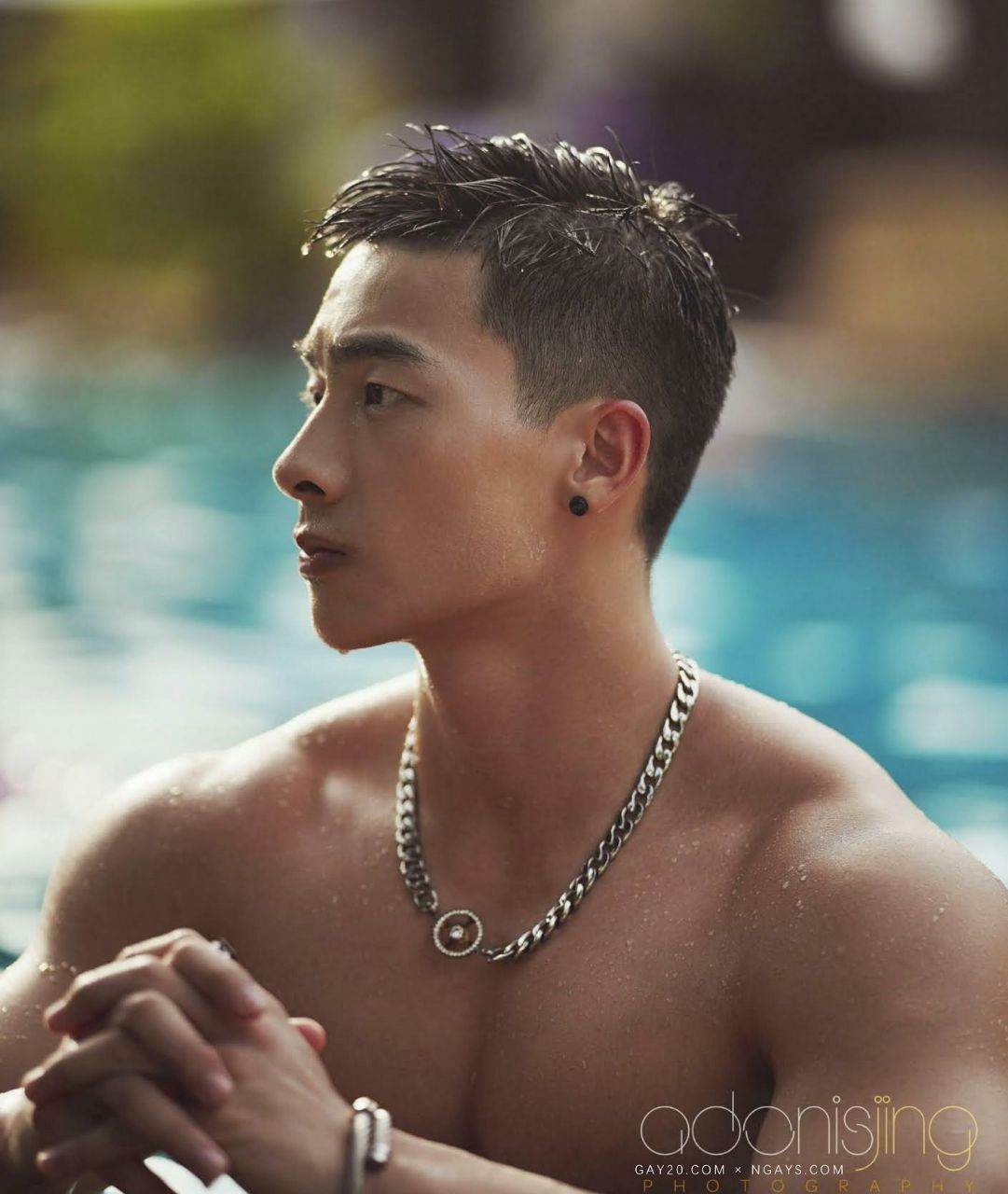 หนุ่มหล่อขึ้นปก 1045.2