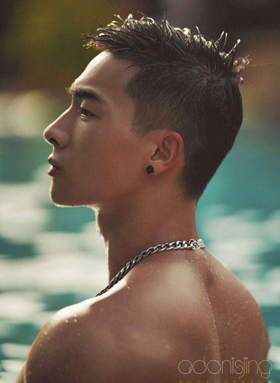 หนุ่มหล่อขึ้นปก 1045.2
