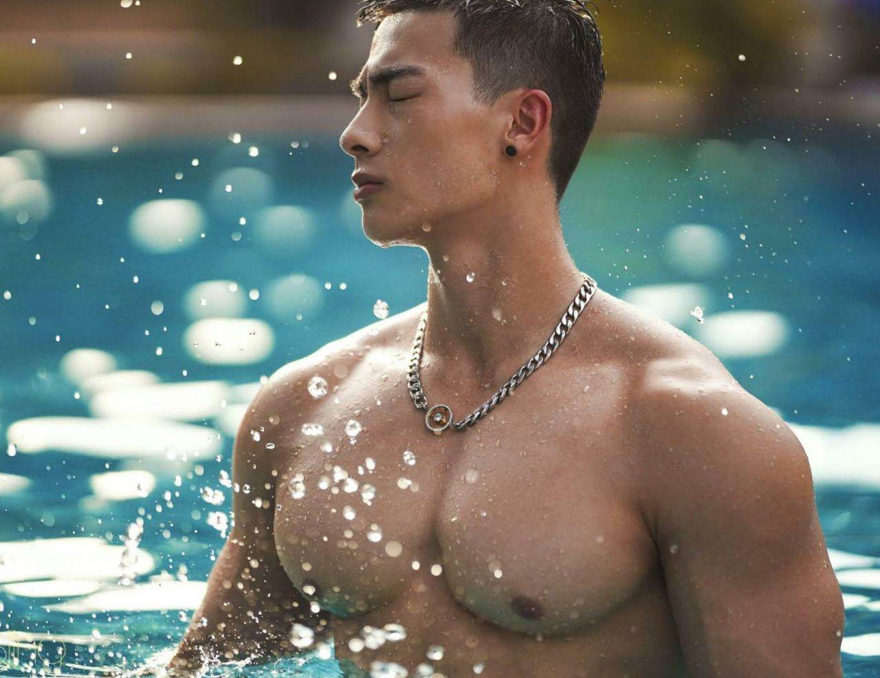 หนุ่มหล่อขึ้นปก 1045.2