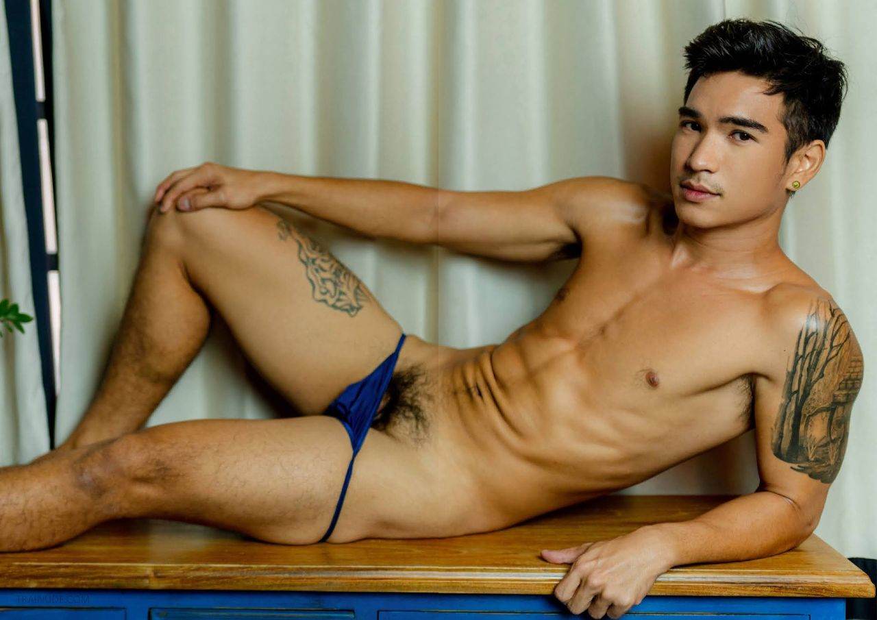หนุ่มหล่อขึ้นปก 1048.2