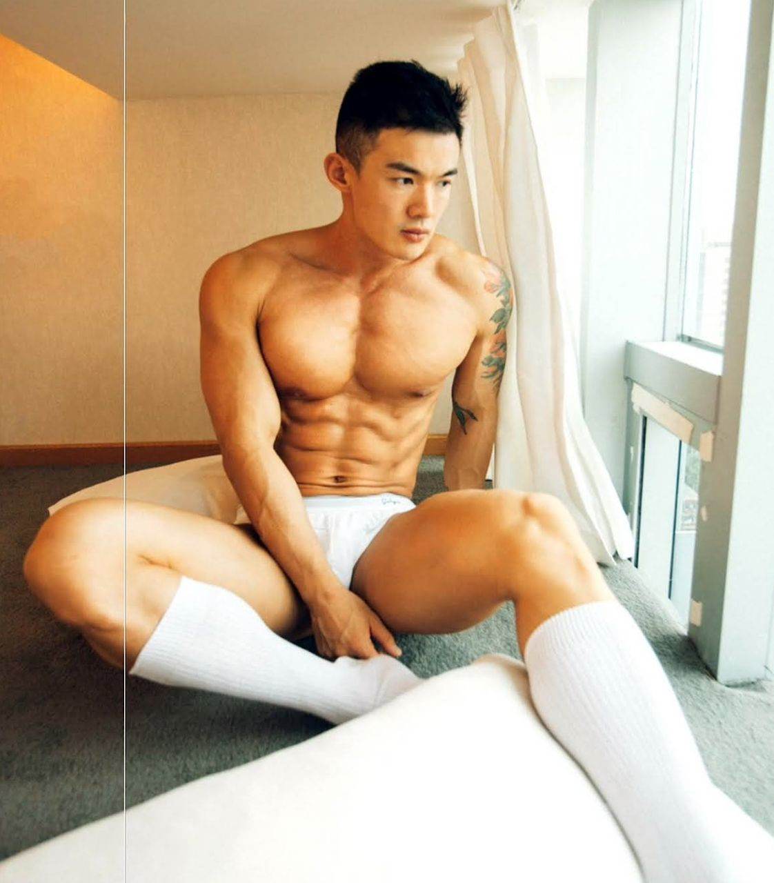 หนุ่มหล่อขึ้นปก 1052.2