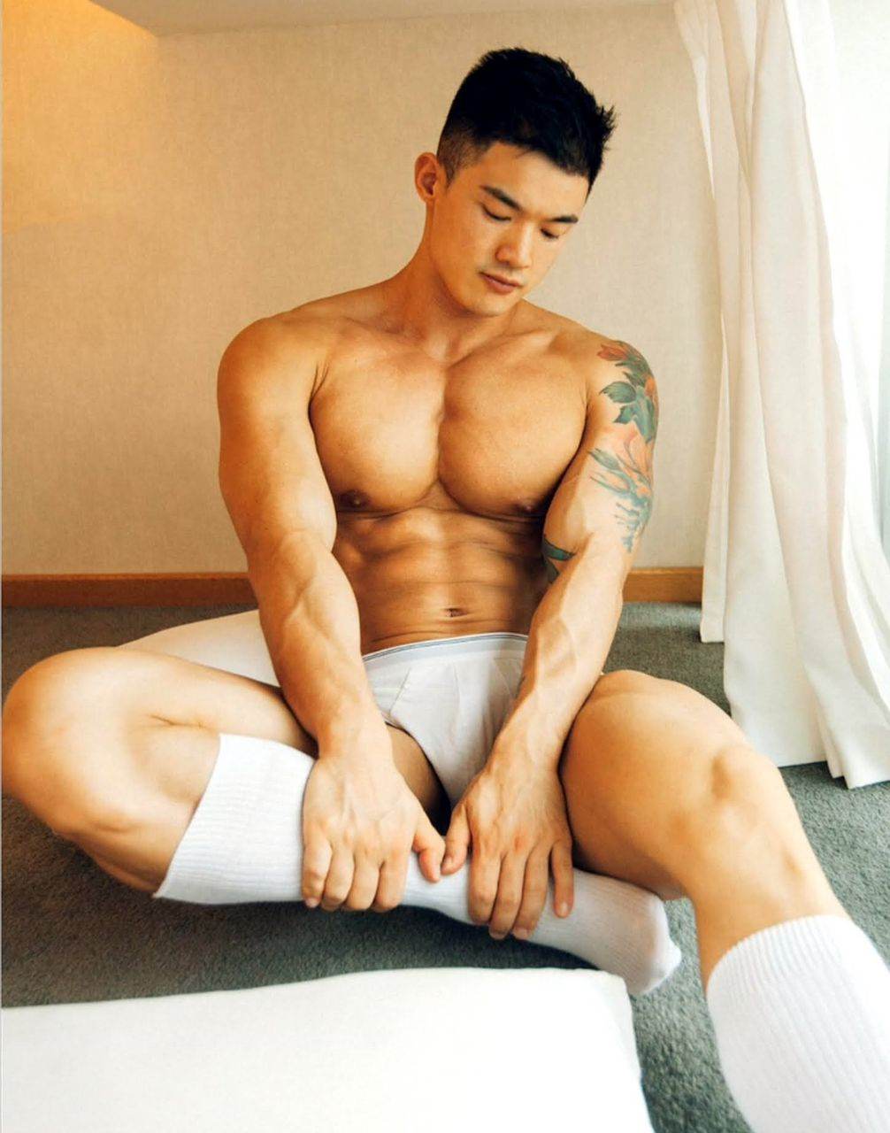 หนุ่มหล่อขึ้นปก 1052.2