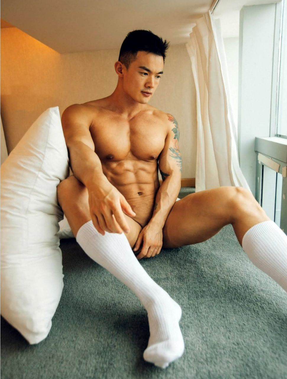 หนุ่มหล่อขึ้นปก 1052.2