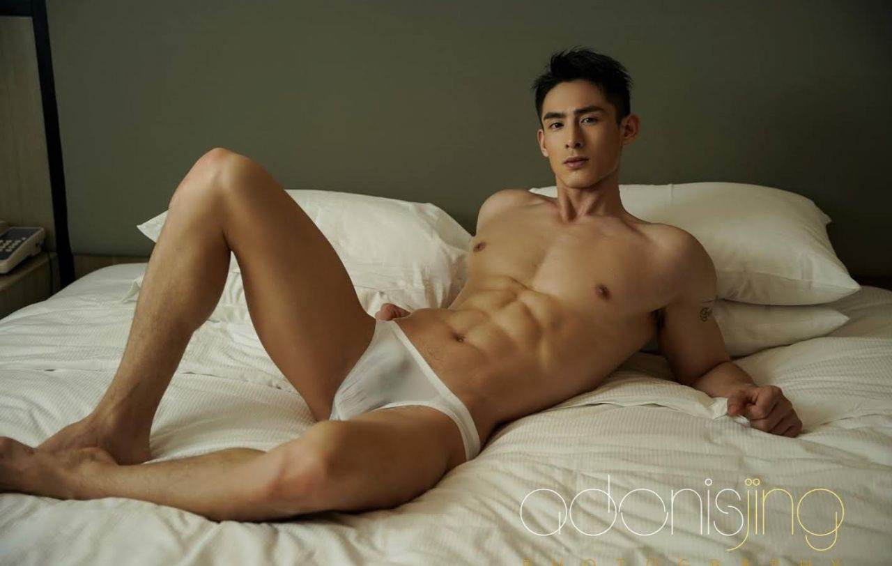 หนุ่มหล่อขึ้นปก 1051.2