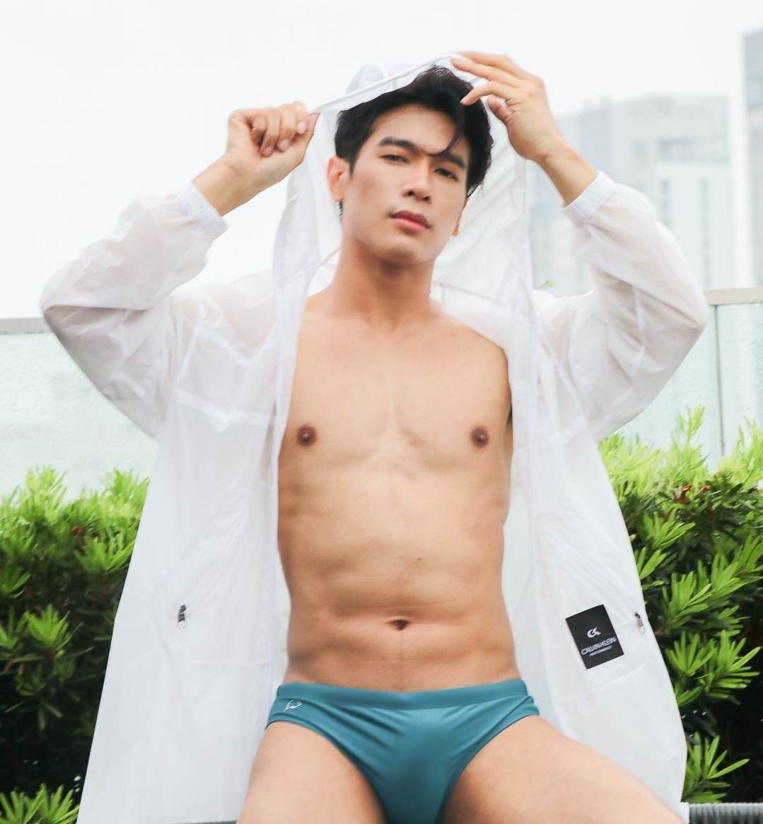 หนุ่มหล่อขึ้นปก 1053.2