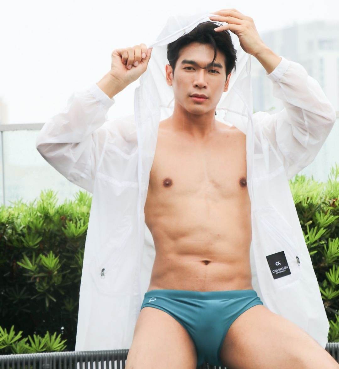 หนุ่มหล่อขึ้นปก 1053.2
