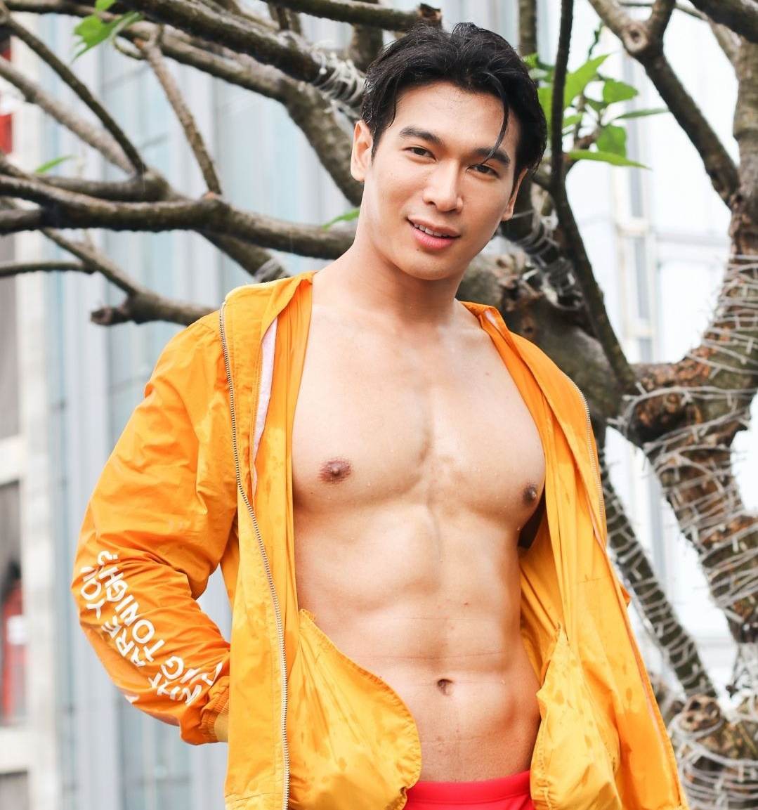 หนุ่มหล่อขึ้นปก 1053.2
