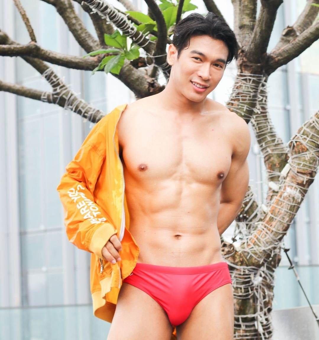 หนุ่มหล่อขึ้นปก 1053.2