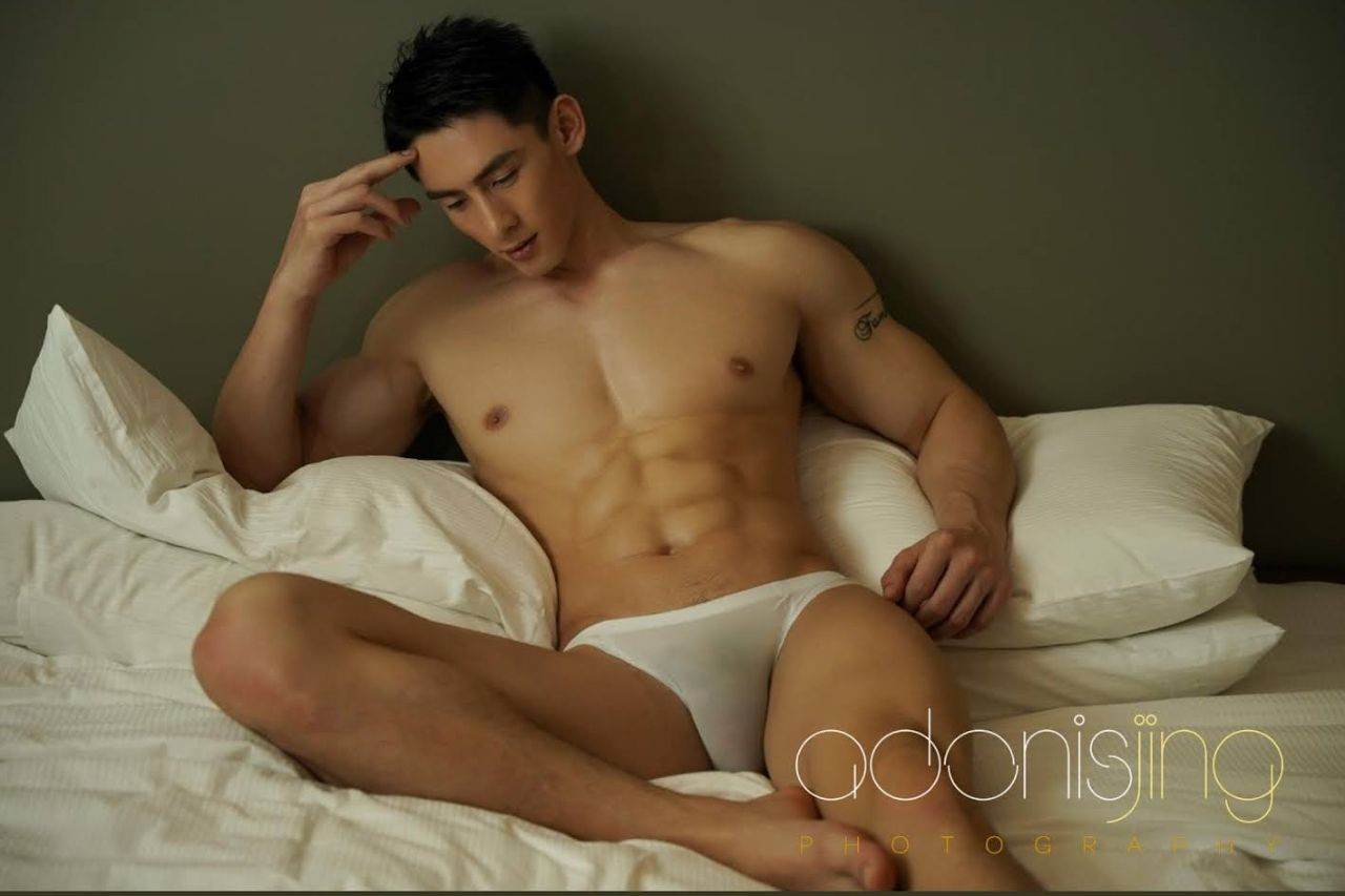 หนุ่มหล่อขึ้นปก 1055.2