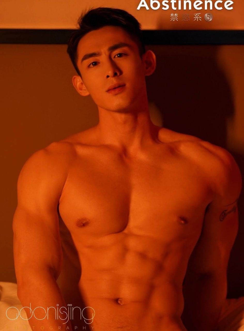 หนุ่มหล่อขึ้นปก 1055.2