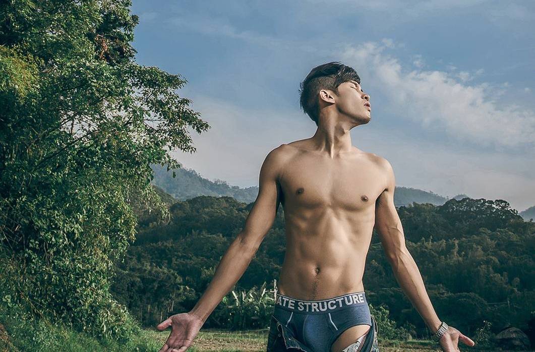 หนุ่มหล่อขึ้นปก 1056.2