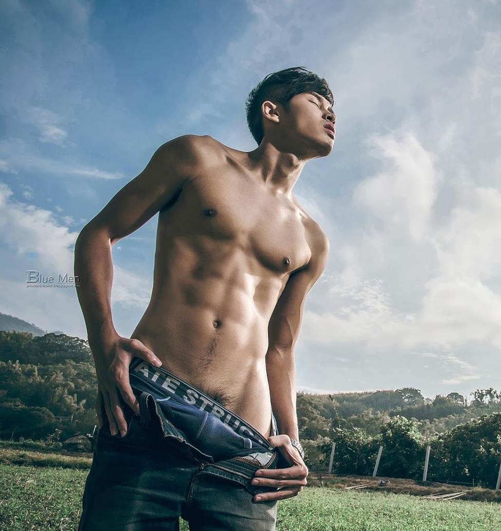 หนุ่มหล่อขึ้นปก 1056.2