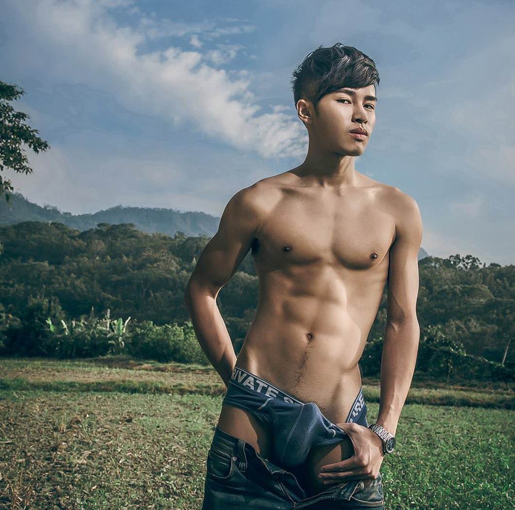 หนุ่มหล่อขึ้นปก 1056.2