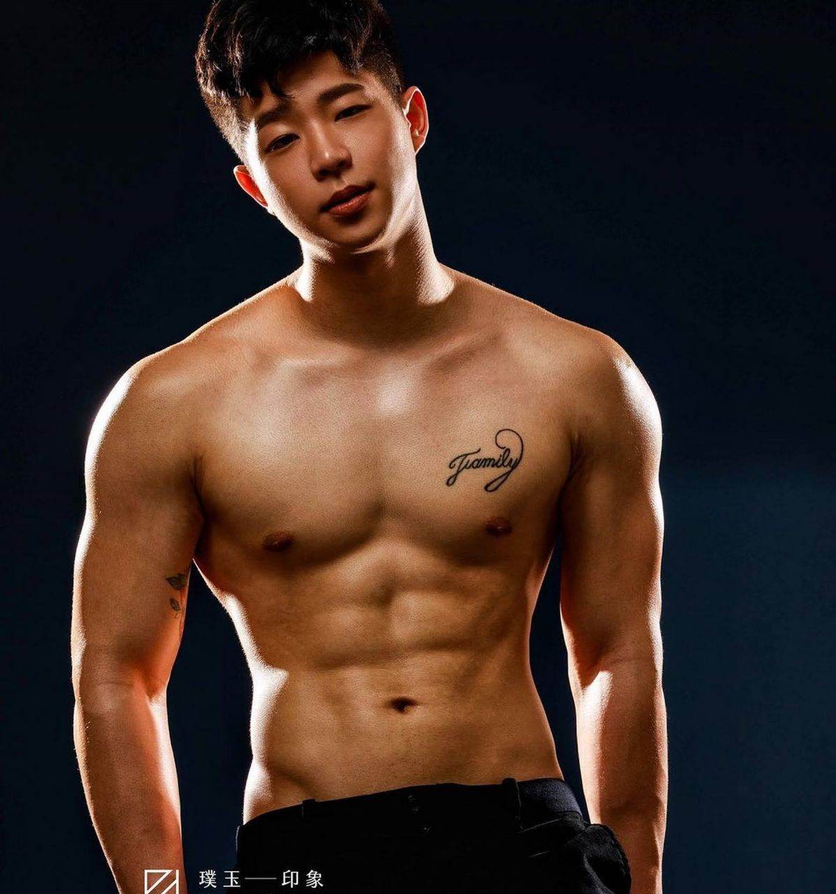 หนุ่มหล่อขึ้นปก 1058.2