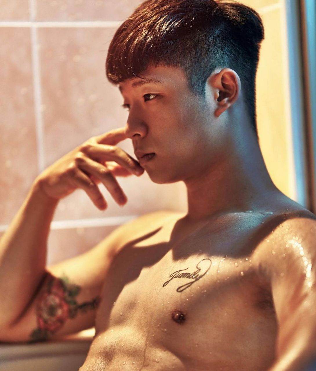 หนุ่มหล่อขึ้นปก 1058.2