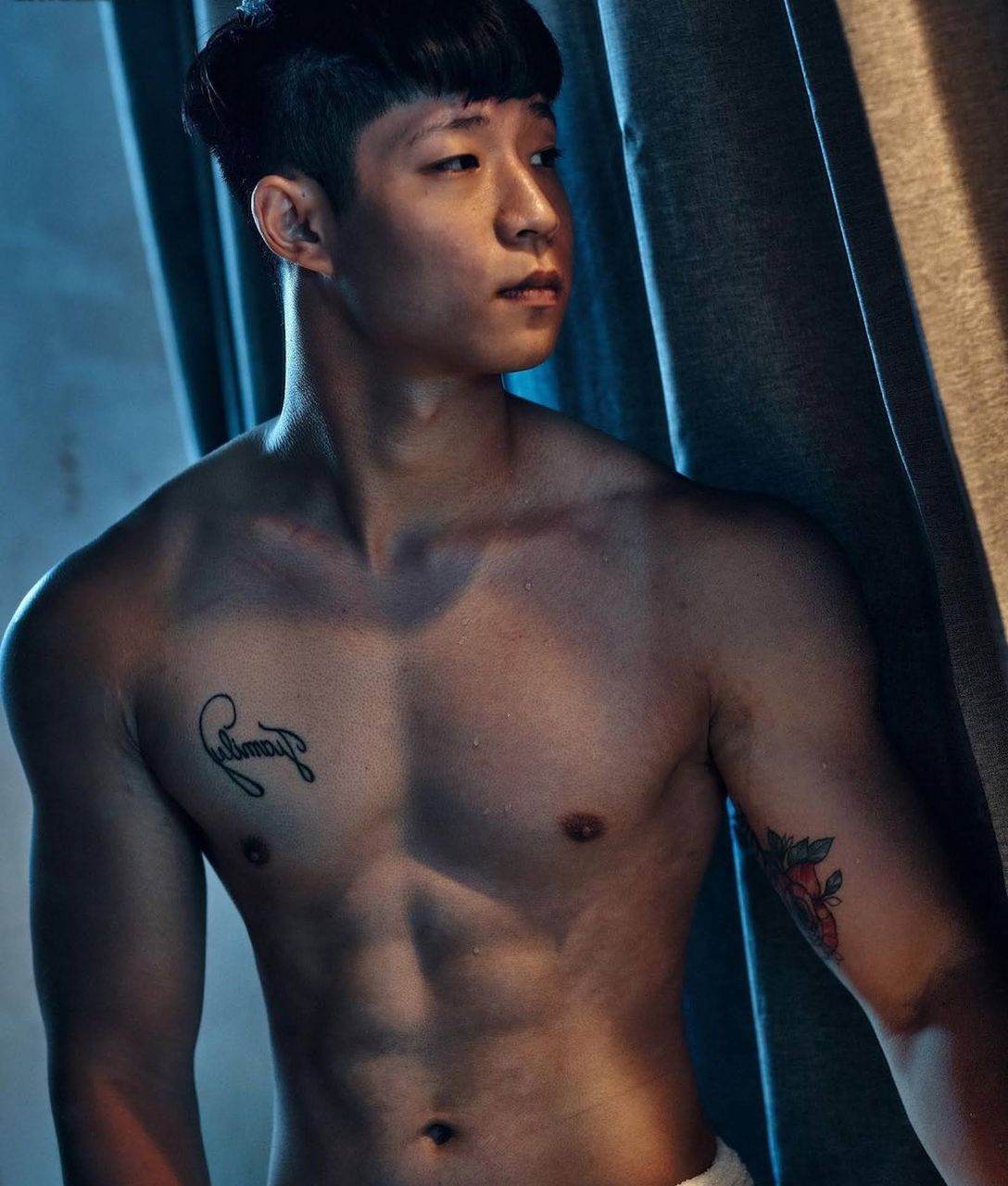 หนุ่มหล่อขึ้นปก 1058.2