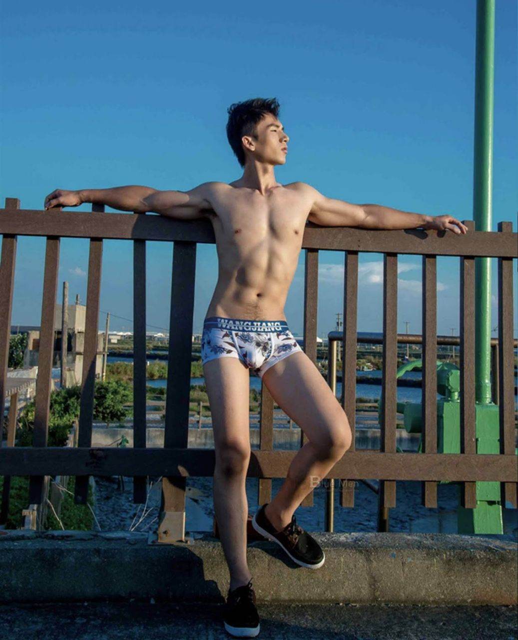 หนุ่มหล่อขึ้นปก 1062.2