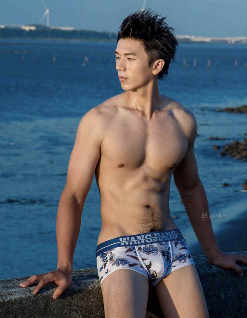 หนุ่มหล่อขึ้นปก 1062.2