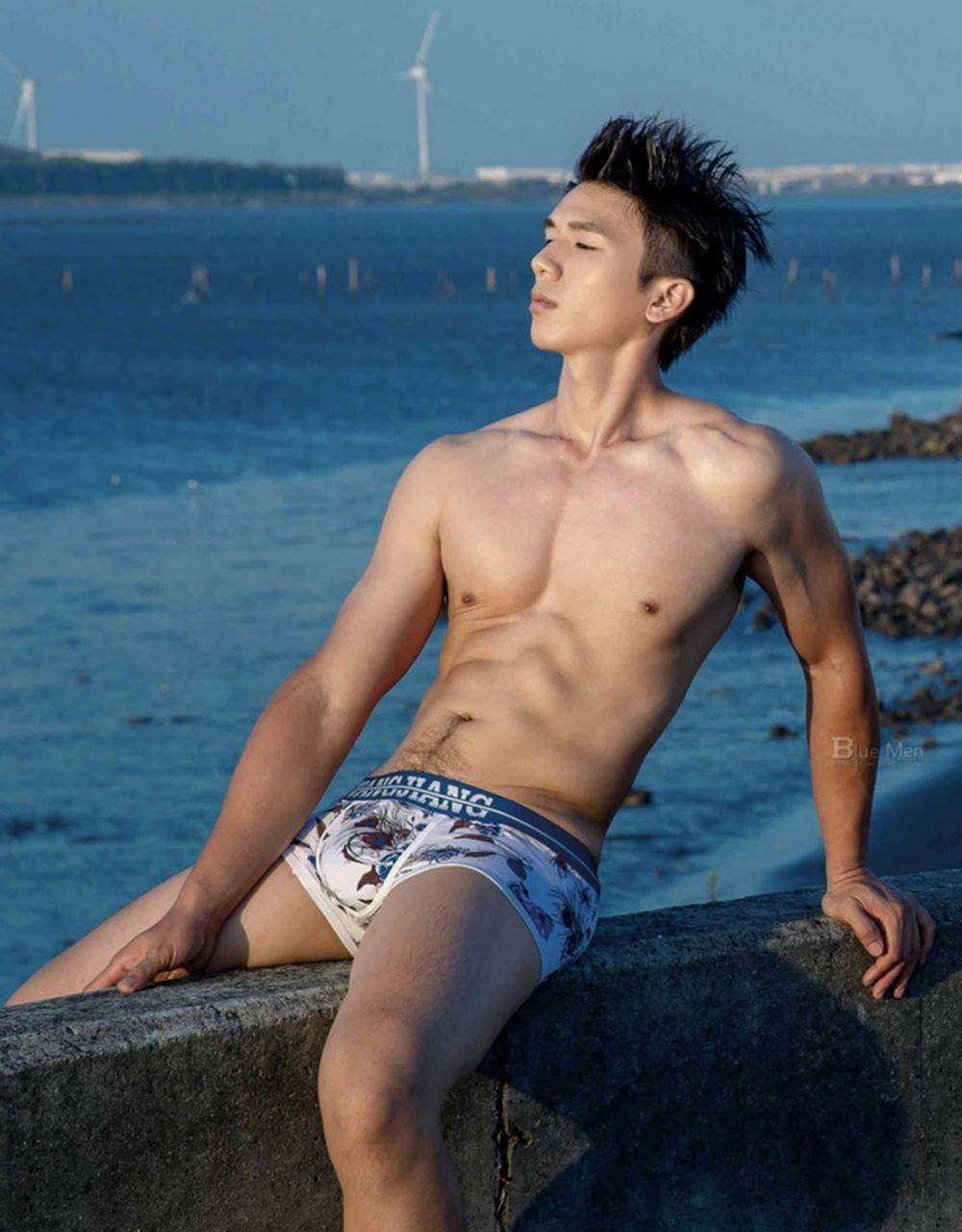 หนุ่มหล่อขึ้นปก 1062.2