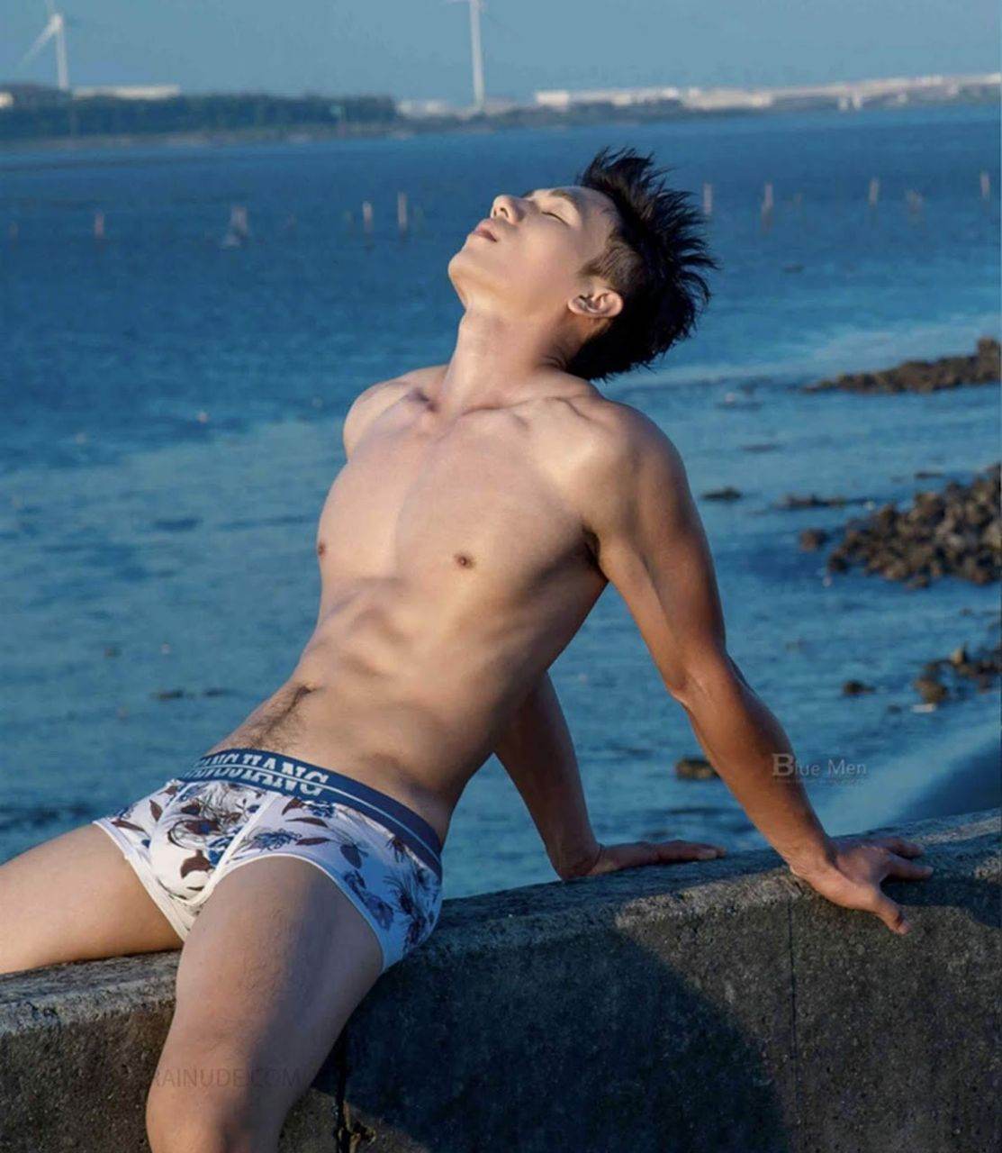หนุ่มหล่อขึ้นปก 1062.2