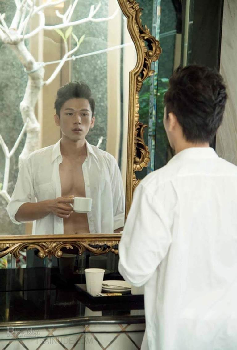 หนุ่มหล่อขึ้นปก 1062.2