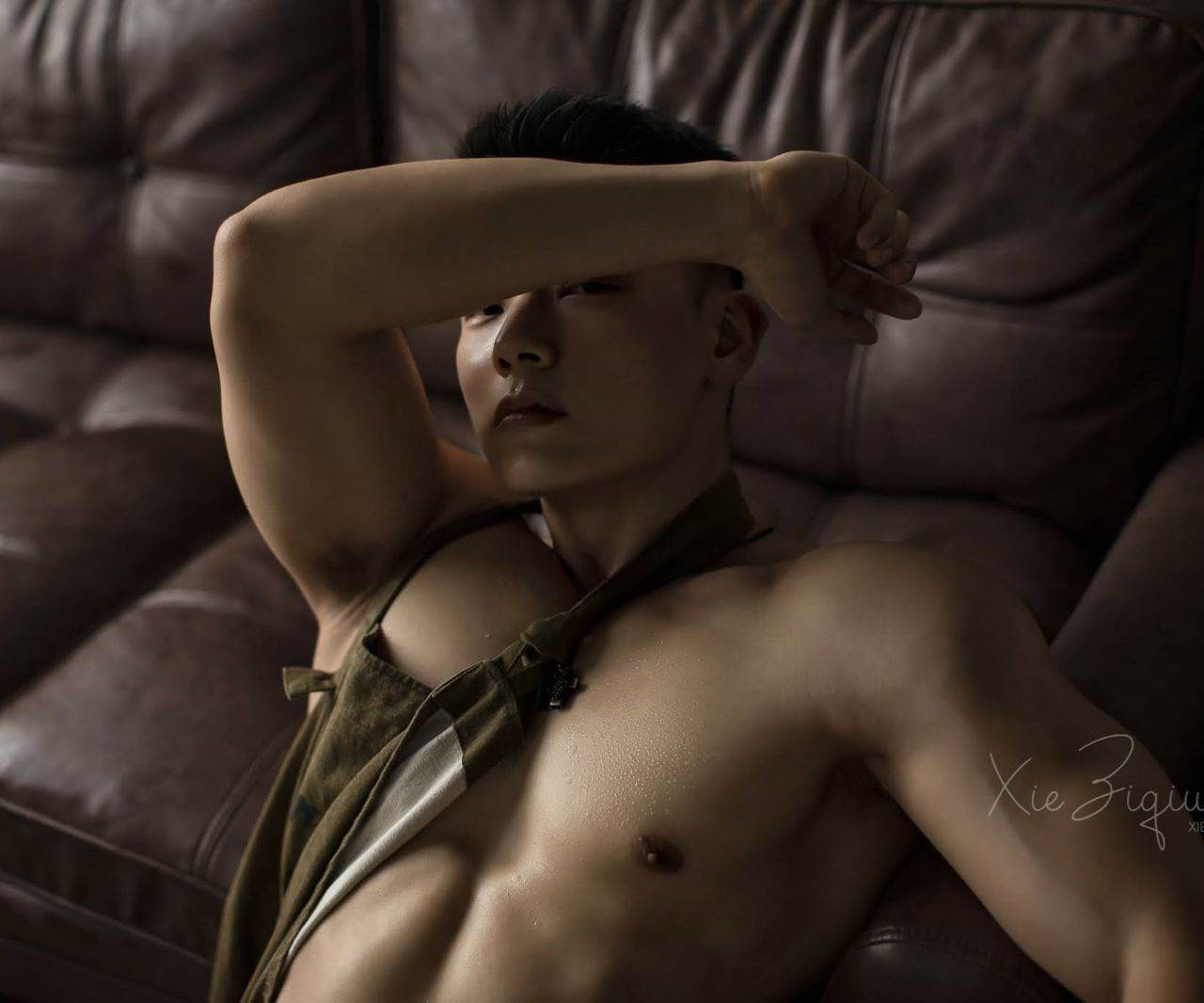 หนุ่มหล่อขึ้นปก 1063.2