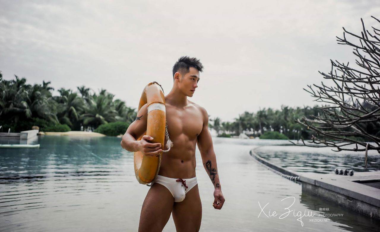 หนุ่มหล่อขึ้นปก 1064.2
