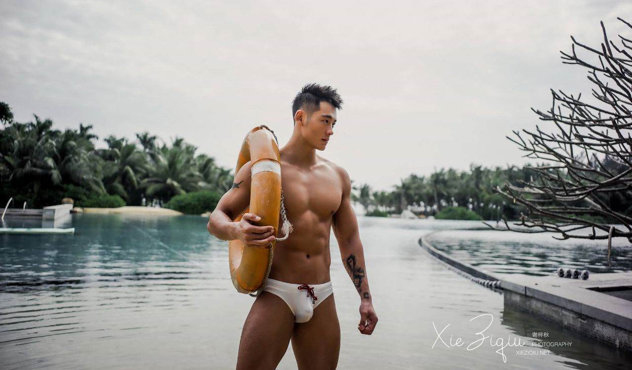 หนุ่มหล่อขึ้นปก 1064.2