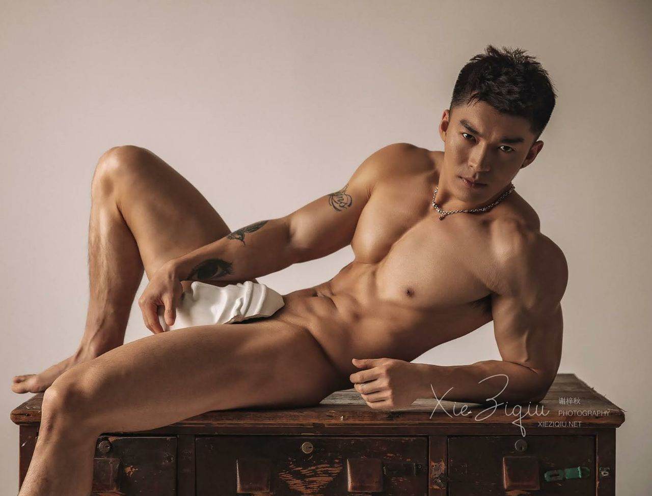 หนุ่มหล่อขึ้นปก 1065.2