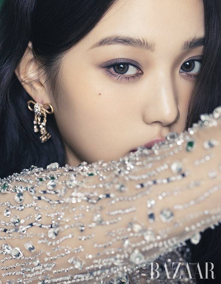Jang Wonyoung @ Harper&rsquo;s Bazaar Korea December 2021