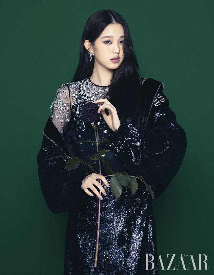 Jang Wonyoung @ Harper&rsquo;s Bazaar Korea December 2021